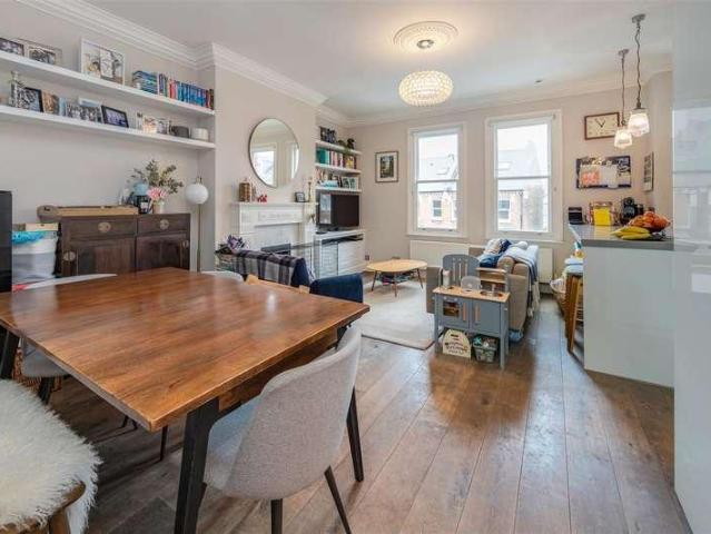 3 bed flat for sale
