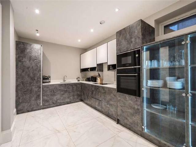 3 bed flat for sale
