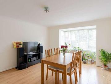 3 bed flat for sale
