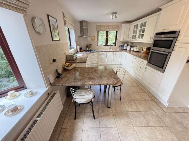 3 bed flat for sale