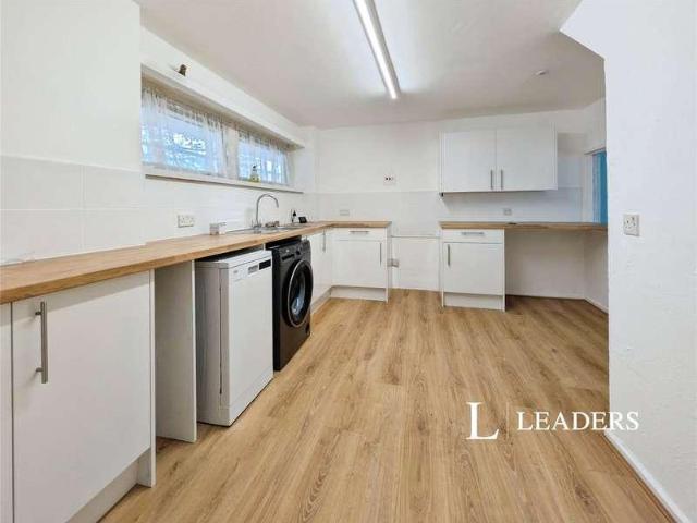 3 bed flat for sale