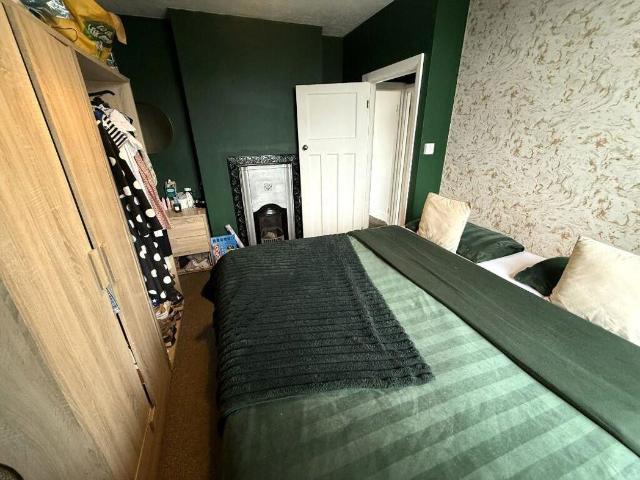 3 bed flat for sale