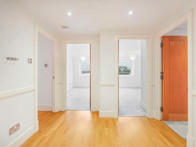3 bed flat for sale