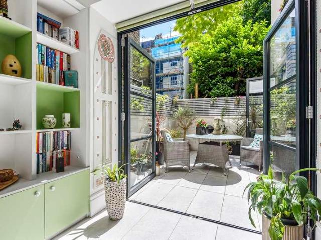 3 bed flat for sale
