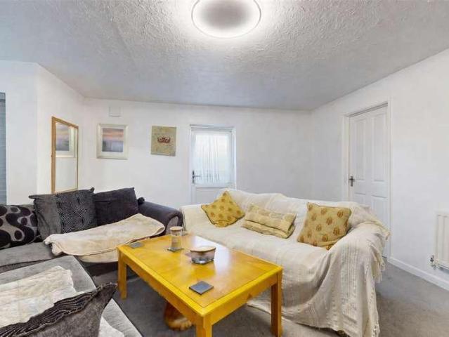 3 bed flat for sale