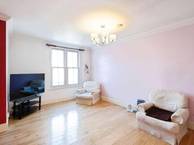 3 bed flat for sale