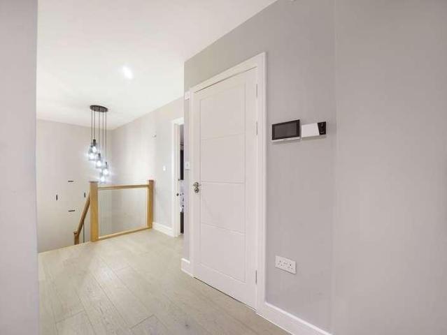 3 bed flat for sale