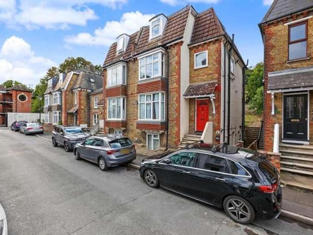 3 bed flat for sale