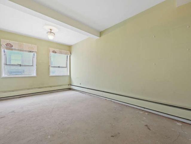 3 bed flat for sale