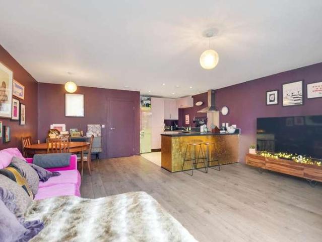 3 bed flat for sale