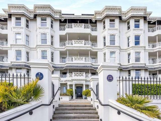 3 bed flat for sale