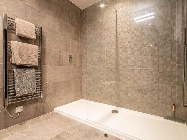 3 bed flat for sale
