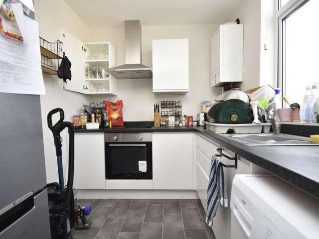 3 bed flat for sale