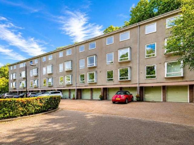 3 bed flat for sale