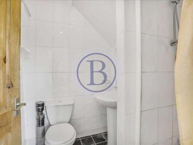 3 bed flat for sale