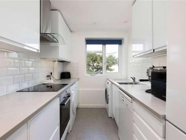3 bed flat for sale