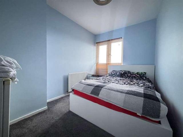 3 bed flat for sale