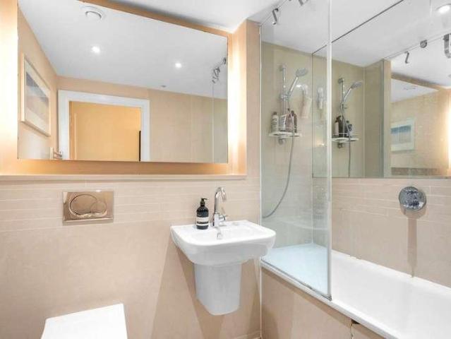 3 bed flat for sale