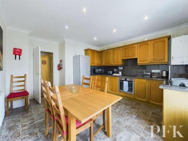3 bed flat for sale