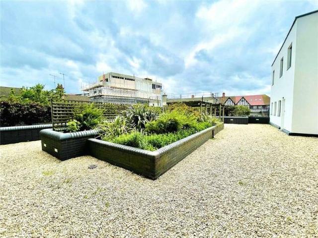 3 bed flat for sale