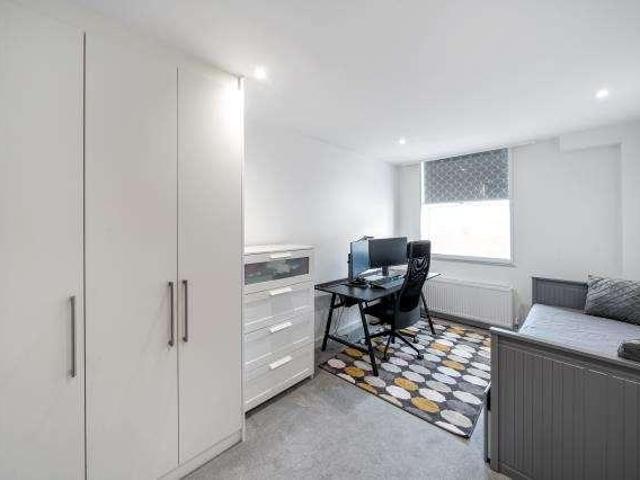 3 bed flat for sale