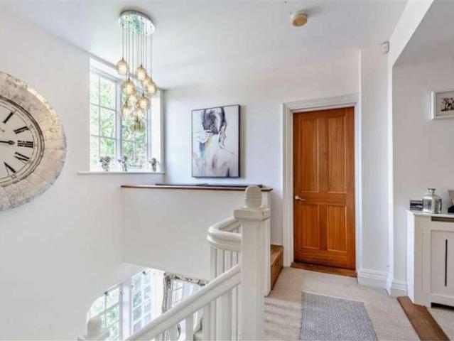 3 bed flat for sale