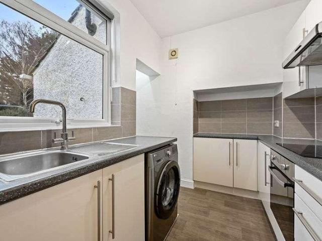 3 bed flat for sale