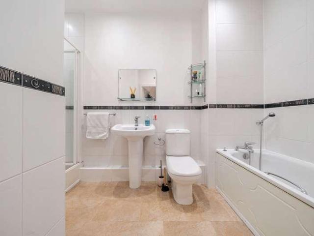 3 bed flat for sale