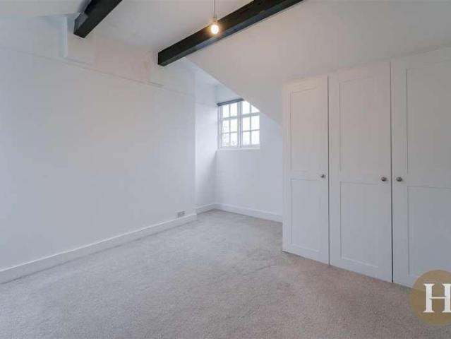 3 bed flat for sale