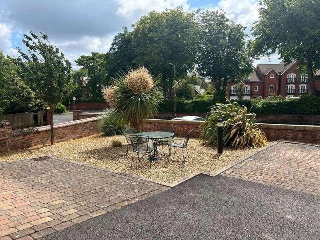 3 bed flat for sale