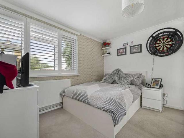 3 bed flat for sale