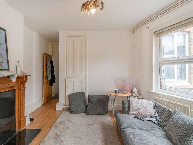 3 bed flat for sale