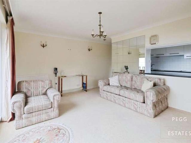 3 bed flat for sale