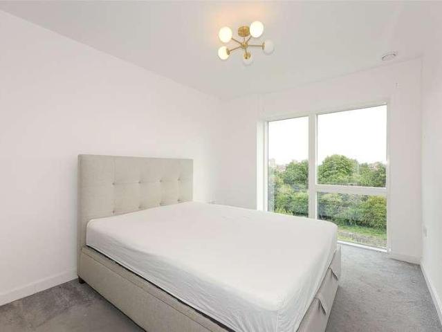 3 bed flat for sale