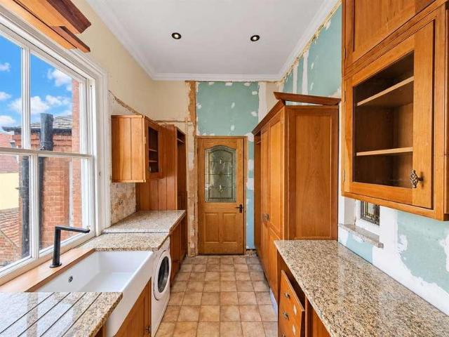 3 bed flat for sale