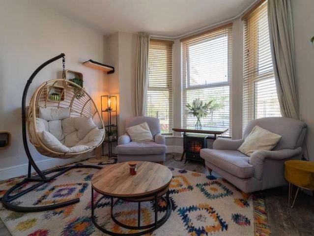 3 bed flat for sale