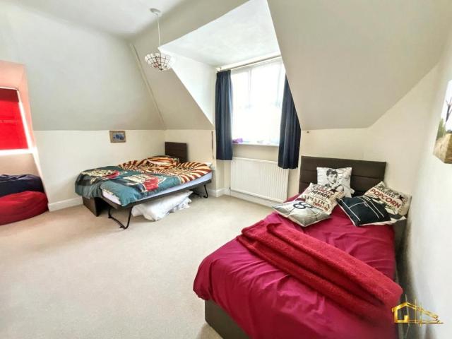 3 bed flat for sale