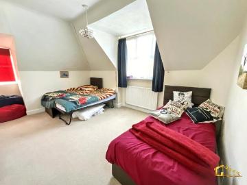 3 bed flat for sale