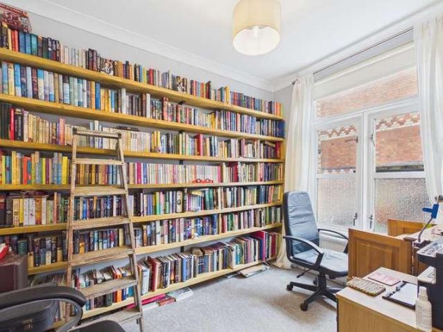 3 bed flat for sale
