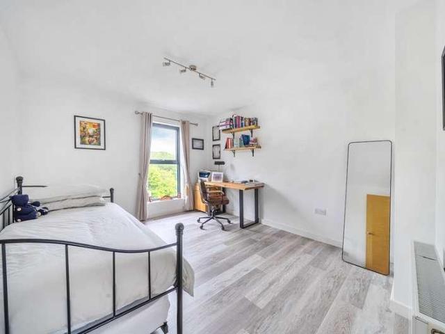 3 bed flat for sale