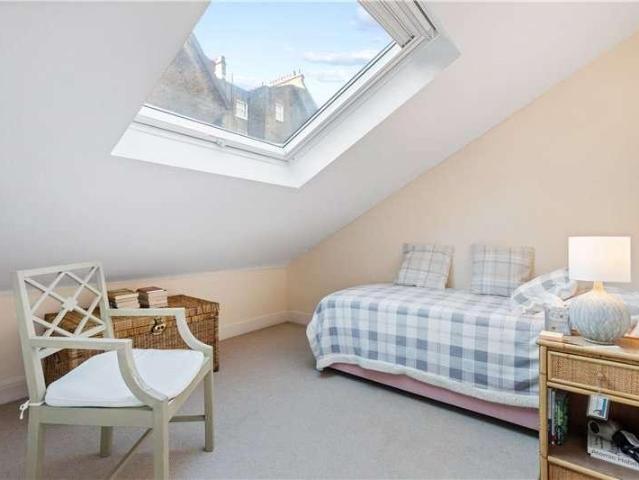 3 bed flat for sale