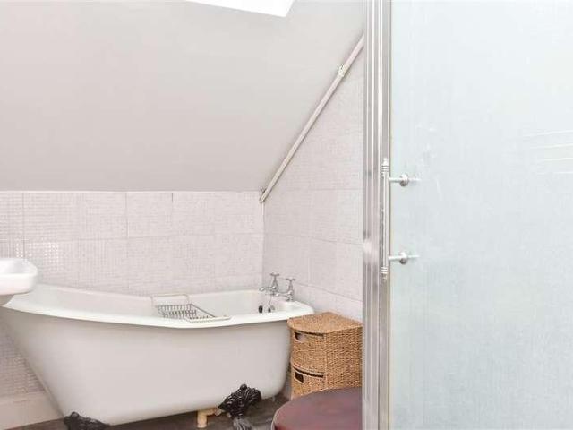 3 bed flat for sale
