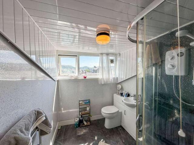 3 bed flat for sale