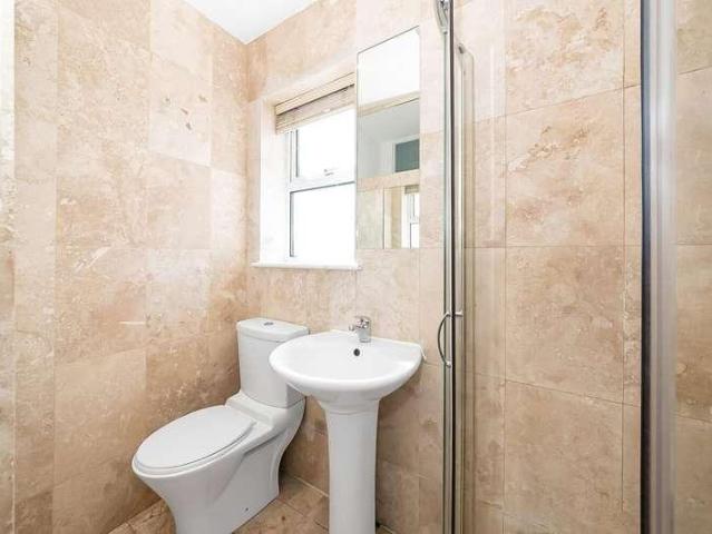 3 bed flat for sale