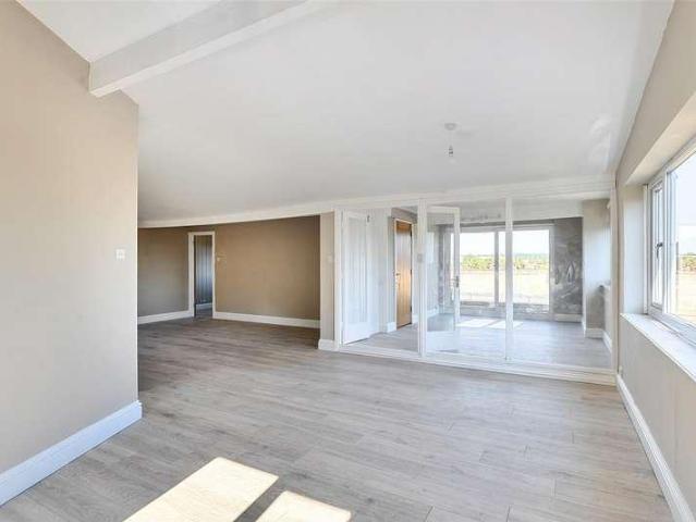 3 bed flat for sale