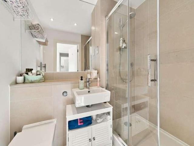 3 bed flat for sale