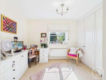 3 bed flat for sale