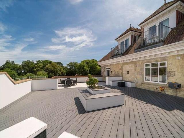 3 bed flat for sale