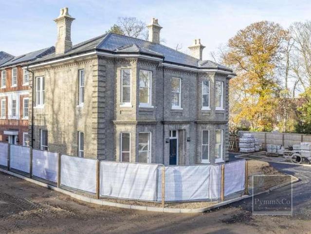 3 bed flat for sale