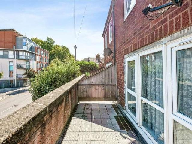 3 bed flat for sale